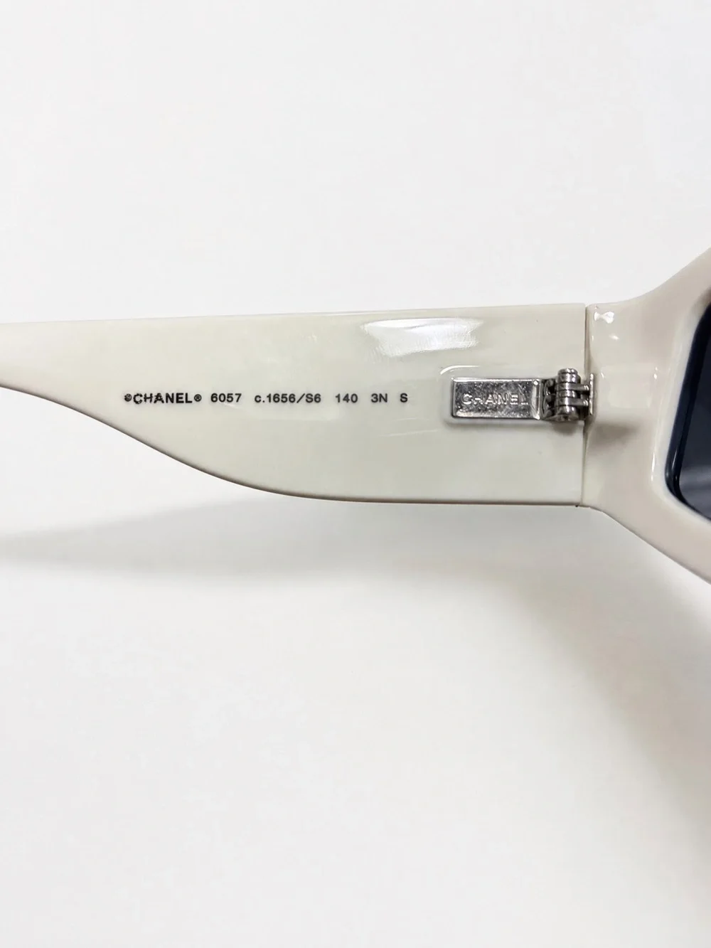 CHANEL Acetate cat Eyes Sunglasses BLACK/White with Dark Gray Lenses